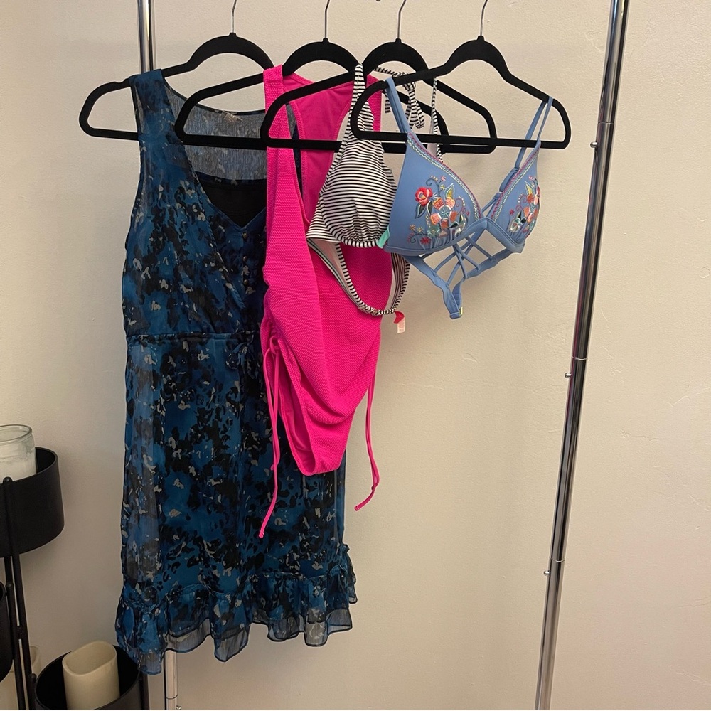 Women’s Medium Swim Mix Bundle of 4 Bikini Top, Swimsuit, Dress Vacation Resort